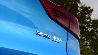 MG ZS EV - badge