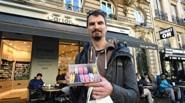 Dacia Jogger road-trip - Macarons in Paris