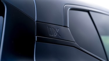 BMW iX - exterior badge