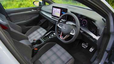 Volkswagen Golf GTI - dashboard from the side