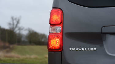 Peugeot Traveller 2017 - rear light