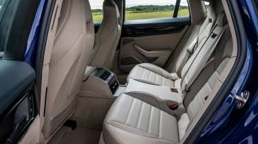 Porsche Panamera 2024 - rear seats