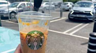 Renault 4 - Starbucks while charging
