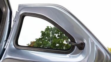 Toyota Aygo X Undercover - rear door window