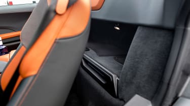 BMW i8 Roadster - compartment