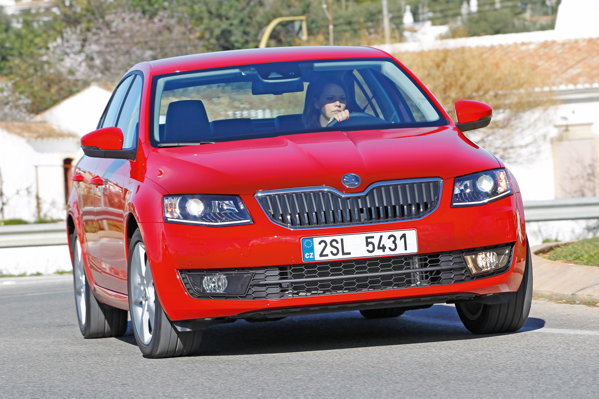 Octavia red. Skoda Octavia a7 красная. Шкода Октавия а7 красная. Skoda Octavia 1.2 TSI. А7 Октавия красного цвета.