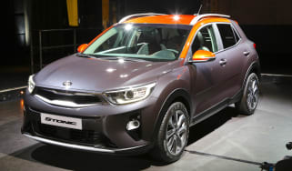 Kia Stonic - studio front/side