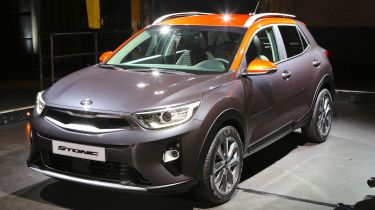 Kia Stonic - studio front/side