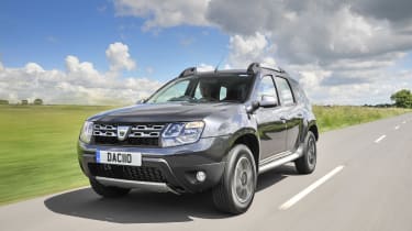 Dacia Duster - front tracking