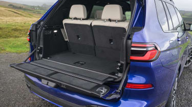 BMW X7 M60i xDrive - boot space