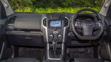 Isuzu D-Max XTR - interior