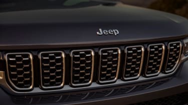 Jeep Grand Cherokee SUV - grille