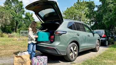 VW Tiguan eTSI - loading boot