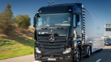Mercedes Highway Pilot lorry - front tracking 3