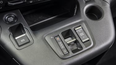 Peugeot e-Partner - controls