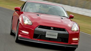 Nissan GT-R front tracking