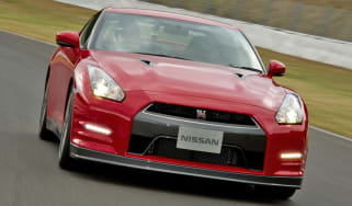 Nissan GT-R front tracking