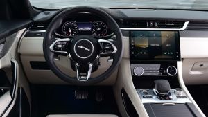 Jaguar F-Pace SVR - dash