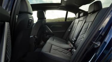 BMW i5 eDrive40 M Sport - rear seats