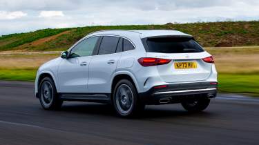 Mercedes GLA - rear tracking