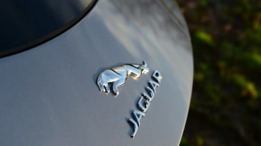 Jaguar F-Type - badge