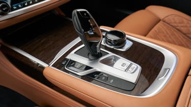 BMW 750i - transmission