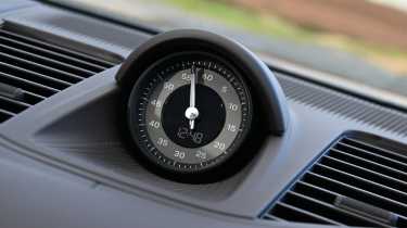 Porsche Panamera Turbo E-Hybrid - clock