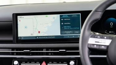 Hyundai Tucson Hybrid - infotainment screen 