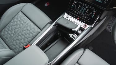 Audi SQ8 Sportback e-tron - gear selector