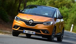 Renault Scenic 2016 - front cornering
