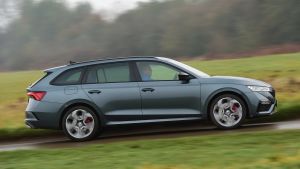 Skoda%20Octavia%20vRS%20iV%20Estate%202020%20UK-17.jpg