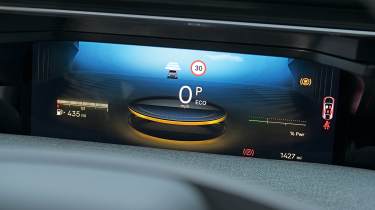 Citroen C5 Aircross - driver display