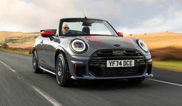 MINI Cooper Convertible - front tracking