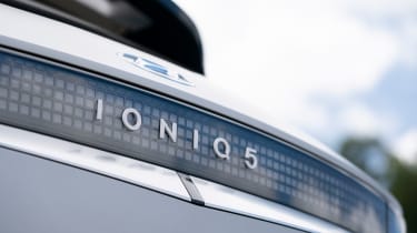 Toyota bZ4X vs Volkswagen ID.4 vs Hyundai Ioniq 5: Hyundai Ioniq 5 tailgate