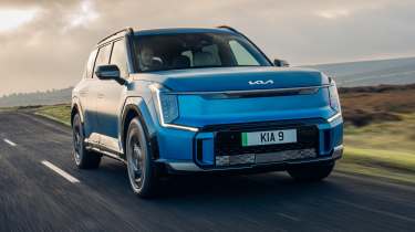 Kia EV9 - front tracking