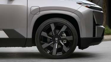 Toyota Highlander BEV - front wheel