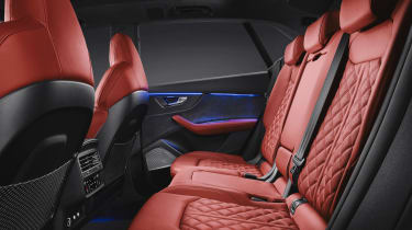 Audi SQ8 - studio rear seats