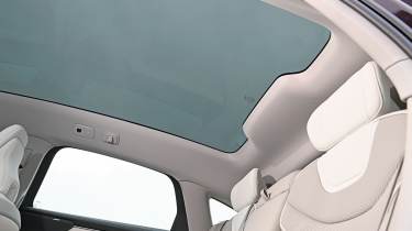 Volvo ES90 - sunroof