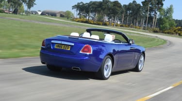 Convertible megatest - Rolls-Royce Dawn - rear tracking