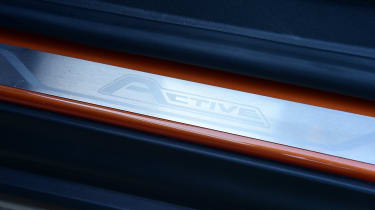 Ford Focus Active - sill