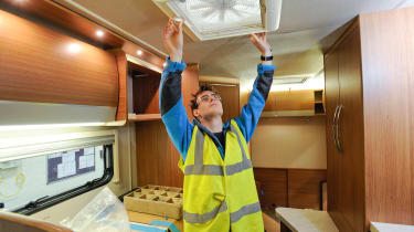 Making a motorhome - Martin fitting roof vent