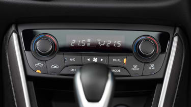 Suzuki S-Cross - climate controls