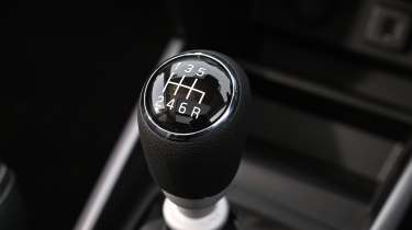 Suzuki Vitara - gear stick