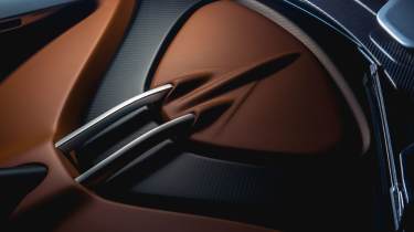 Hennessey Blackbird - trim