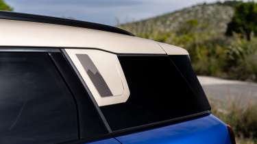 Mini Countryman E - rear quarter