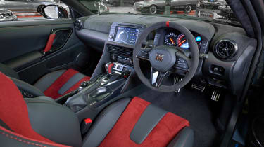 Nissan GT-R Nismo - interior