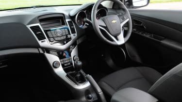 Chevrolet Cruze Hatchback LT 2.0 VCDi dash