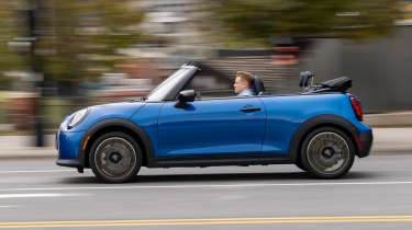 MINI Convertible 2024 - side