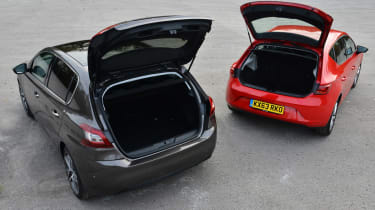 Peugeot 308 vs SEAT Leon boots