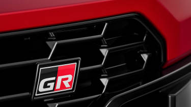 Toyota RAV4 GR Sport - grille badge